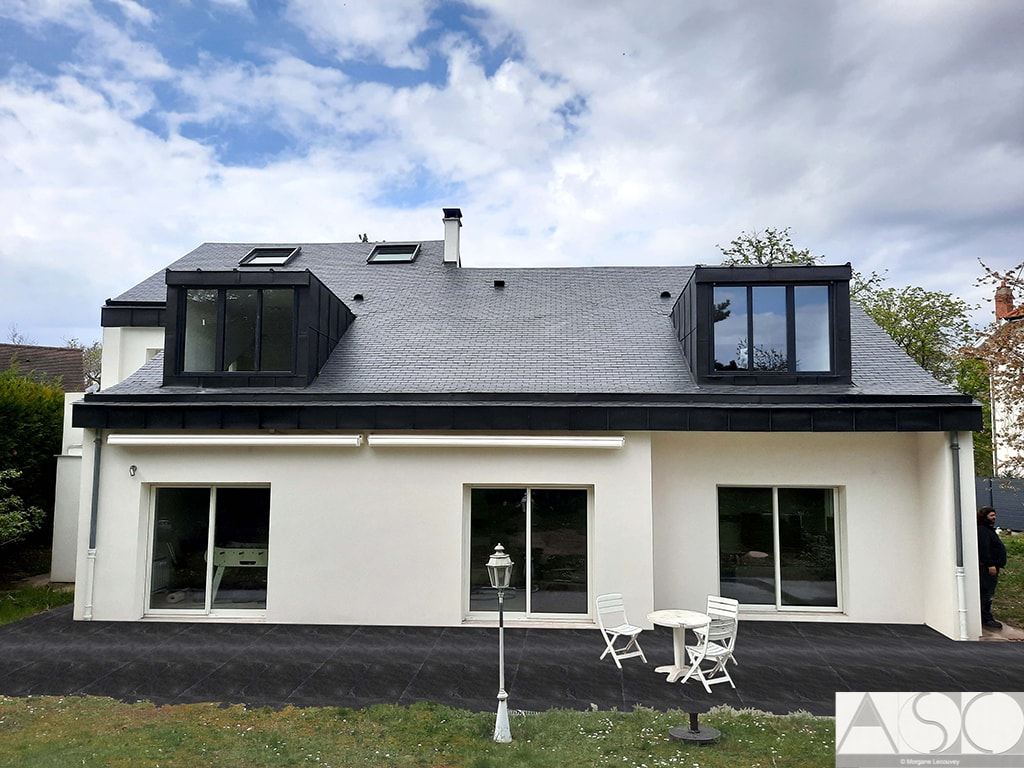Après travaux — Isolation et lucarnes de toit d'une maison individuelle